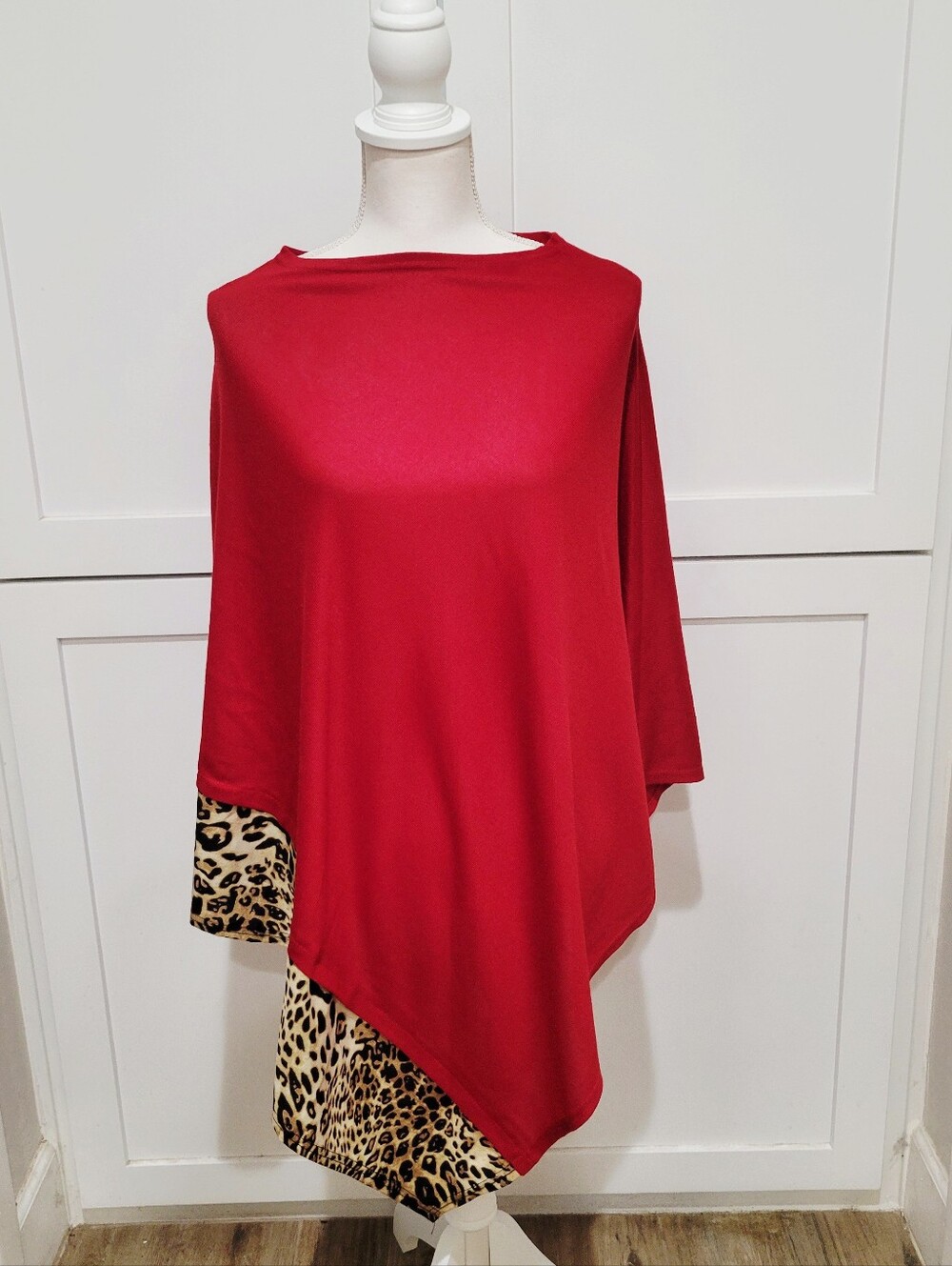 Red Cape with Leopard Print Trim | Size Medium - Picture 1 of 4